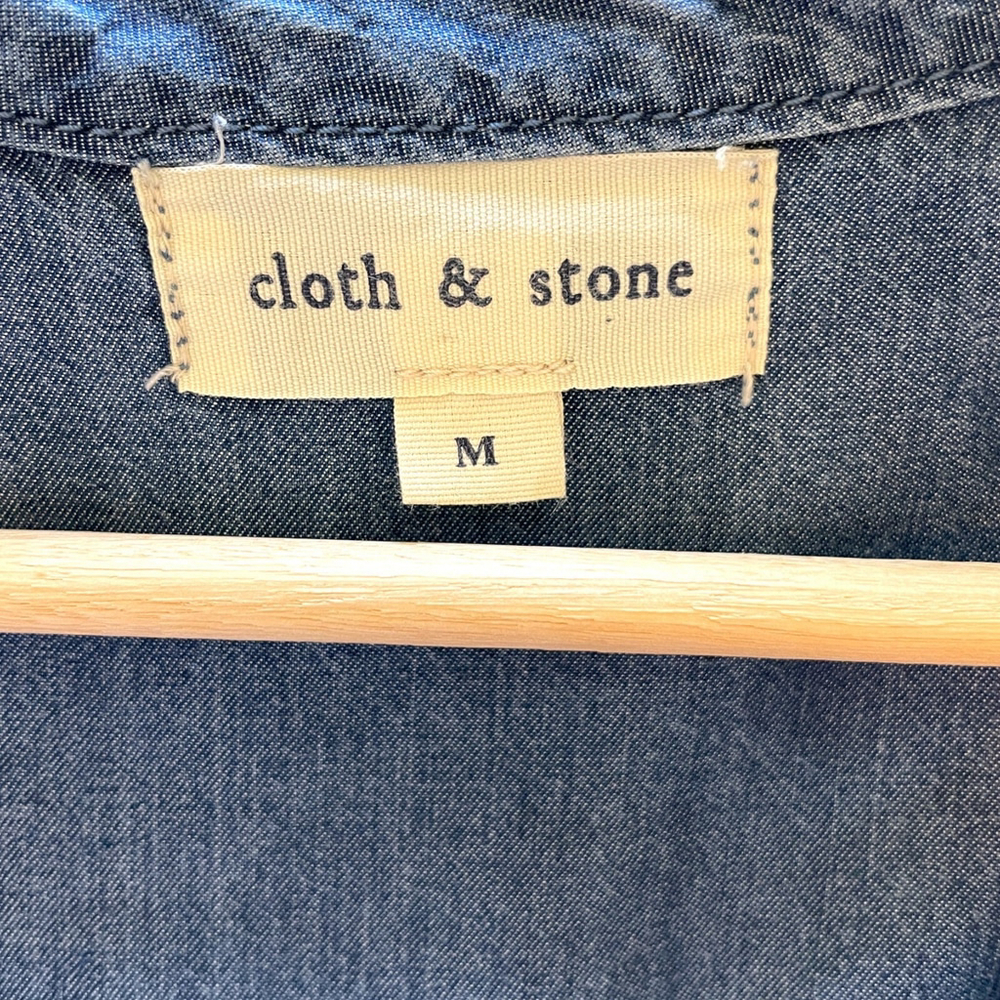 Cloth & Stone Chambray Popover Top MEDIUM Blue Long Sleeve V Neck Casual - Picture 3 of 8